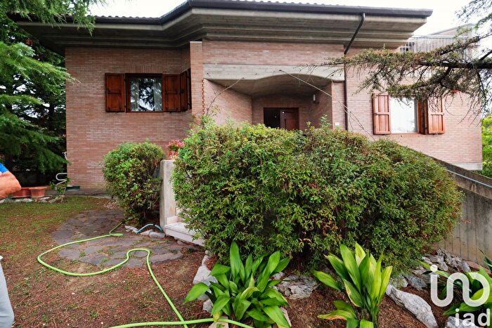 Casa con 13 locali in vendita in Via Berlinguer Enrico, Belvedere Ostrense