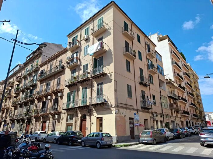 Appartamento trilocale in vendita in Via Giacomo Cusmano, Palermo