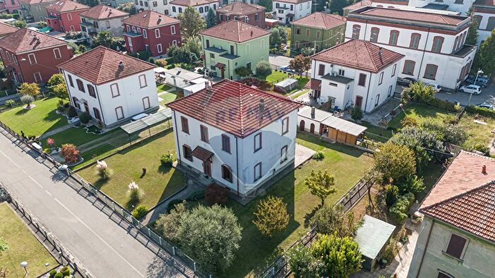 Casa quadrilocale in vendita in Capriate San Gervasio