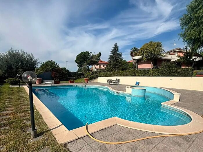 Casa con 8 locali in vendita in Via Timeo, Mascalucia