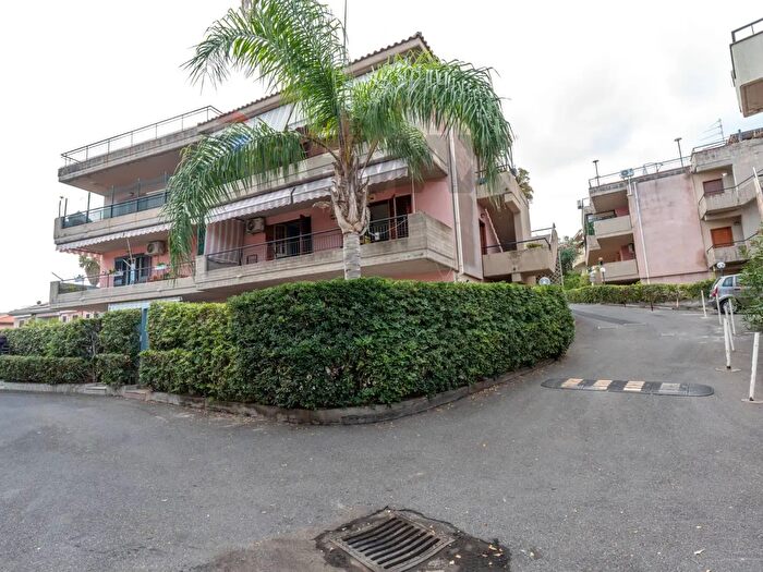 Appartamento con 5 locali in vendita in Viale della Fiera Franca, Acireale