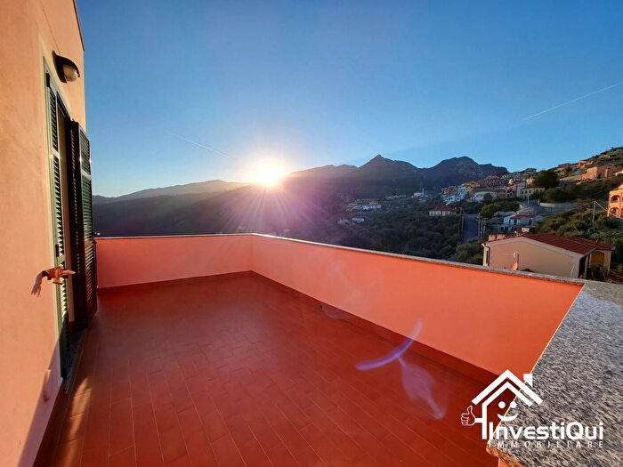 Appartamento trilocale in vendita in Piazza Plebiscito, Magliolo