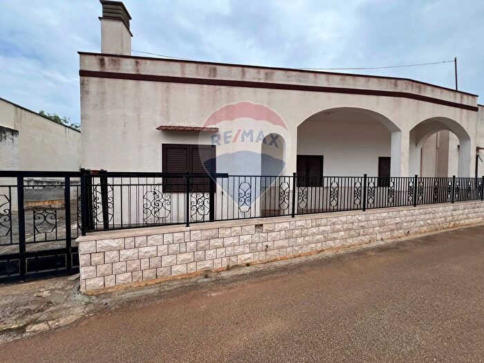 Casa quadrilocale in vendita in Monopoli