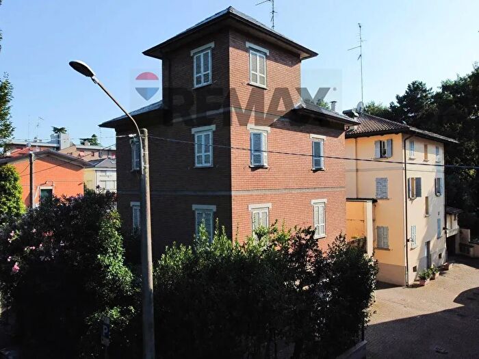 Casa con 7 locali in vendita in Via Mentana, Reggio Emilia