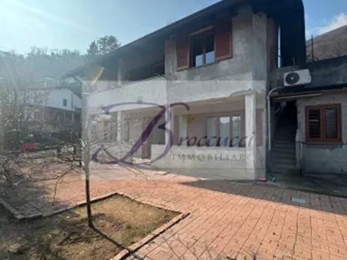 Appartamento quadrilocale in vendita in Cuasso Al Monte