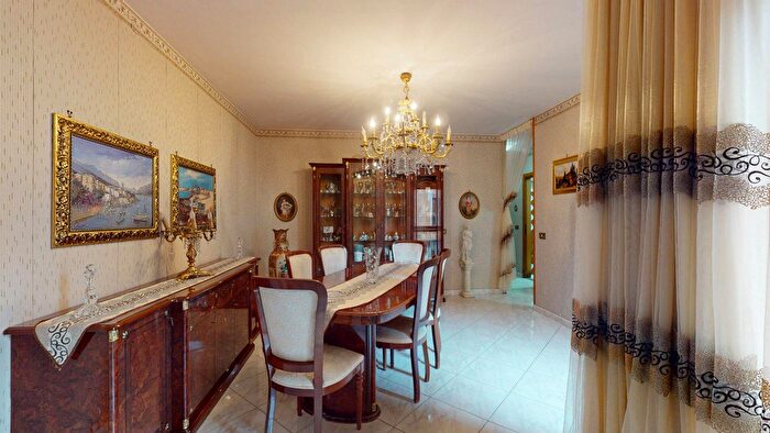 Appartamento trilocale in vendita in Via Plebiscito a Piscinola, Napoli