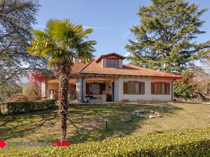 Casa con 15 locali in vendita in Regione Maritani, Piossasco