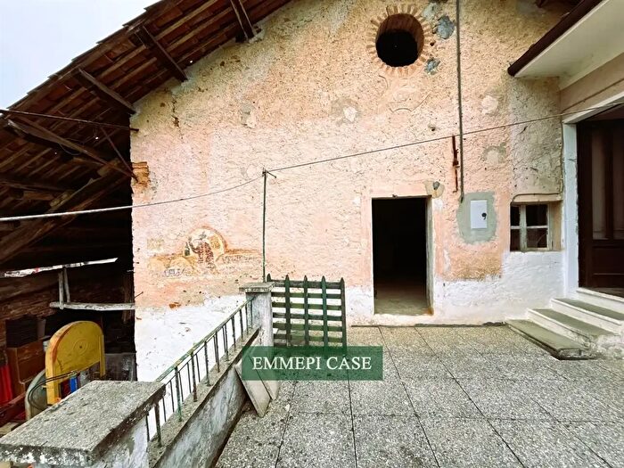 Casa con 5 locali in vendita in Chiusa Di Pesio
