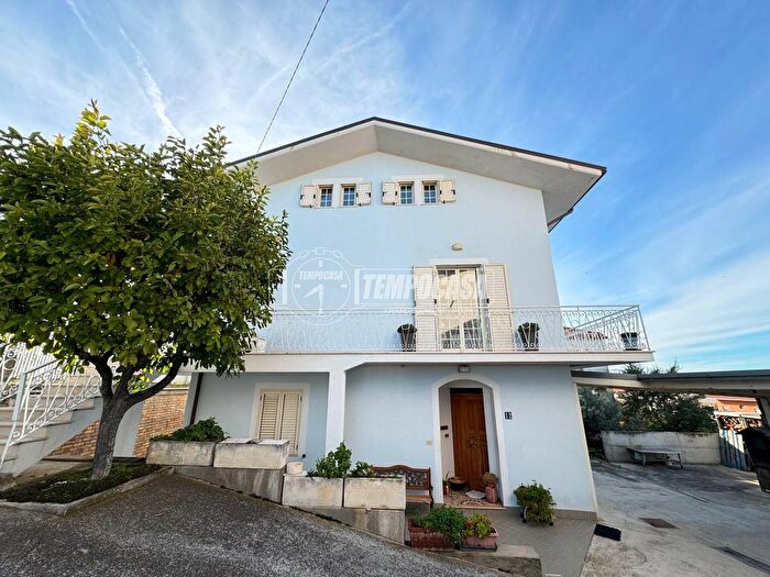 Appartamento con 5 locali in vendita in Via dellAsilo, Spoltore