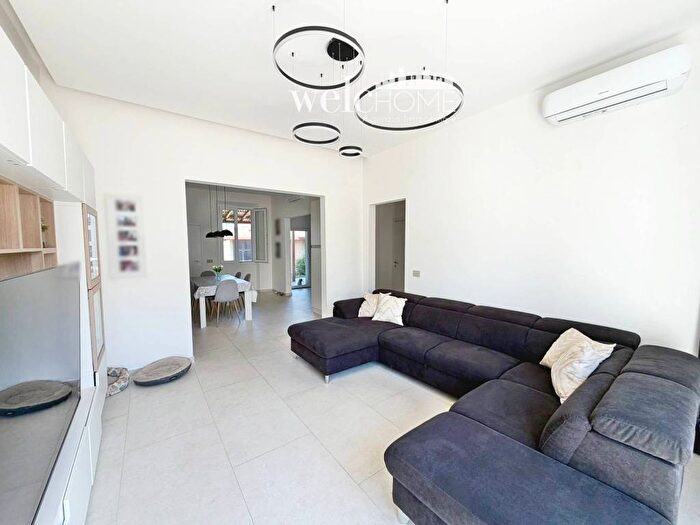 Casa con 6 locali in vendita in Via Montello, San Martino San Lorenzo, Campi Bisenzio