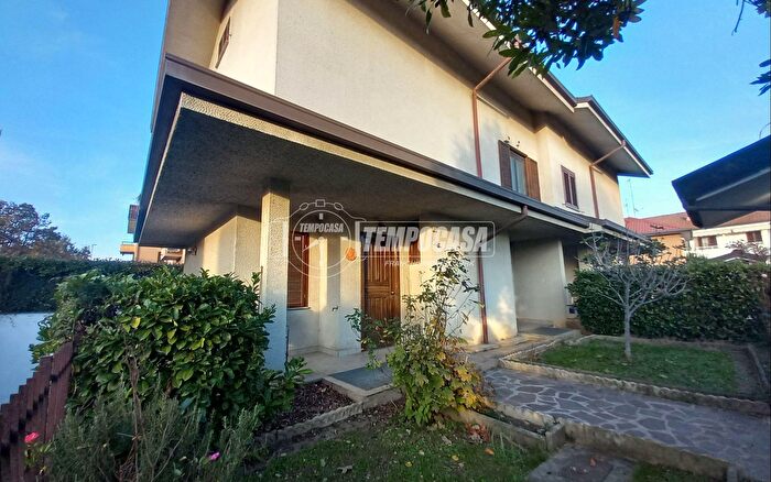 Casa quadrilocale in vendita in Via Nenni, Cesate