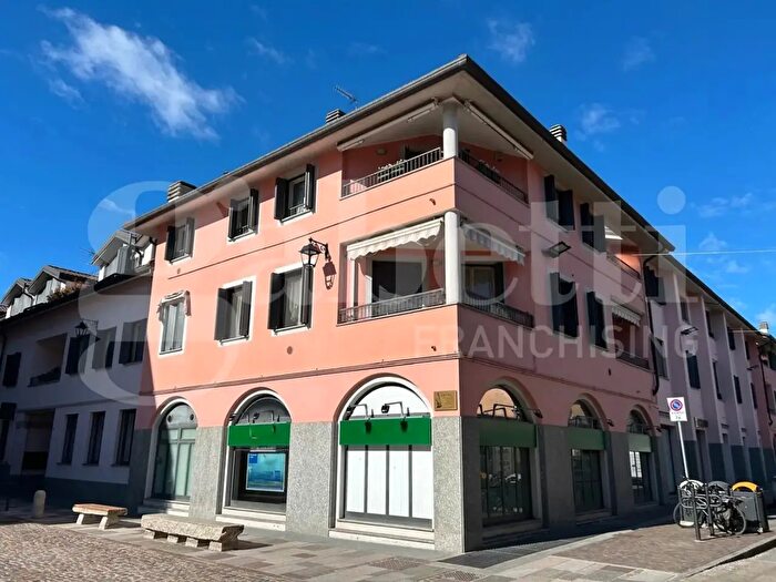 Appartamento trilocale in vendita in Via Repubblica, Novate Milanese