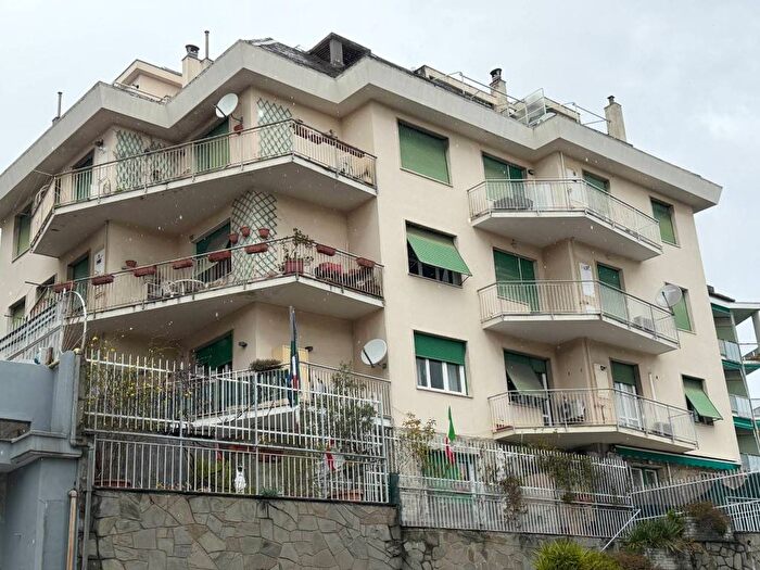 Appartamento con 6 locali in affitto in Albaro, Genova