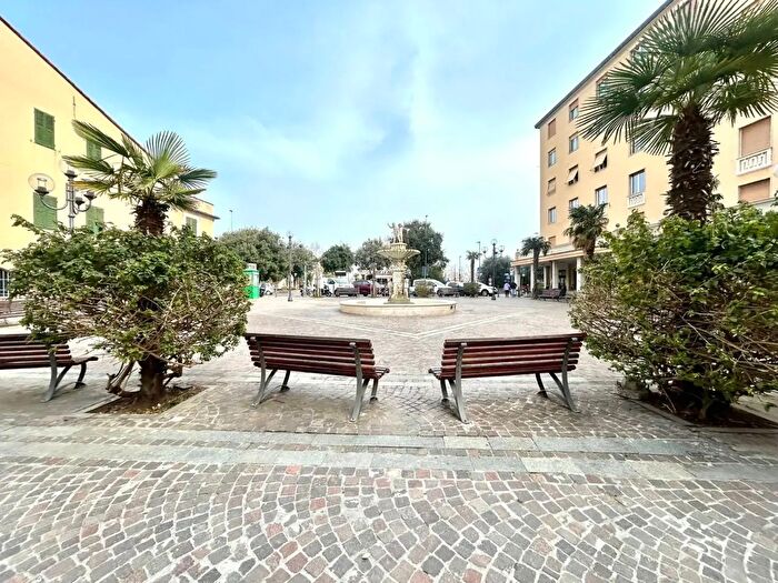 Appartamento con 5 locali in vendita in Via Gramsci, Vado Ligure