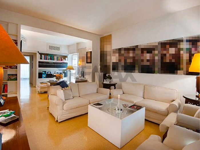 Appartamento quadrilocale in vendita in Via Isola Bella, Roma