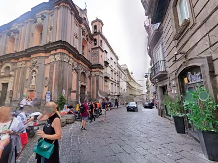 Appartamento bilocale in affitto in Via Mezzocannone, Napoli