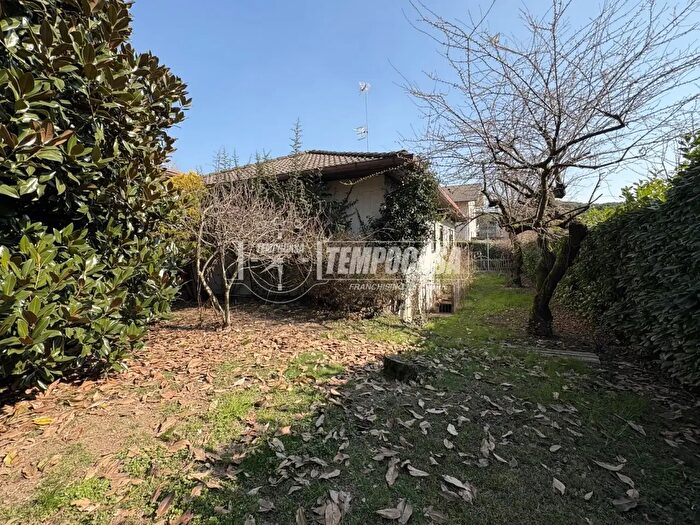 Casa quadrilocale in vendita in Via Madonna del Noce, Grandate