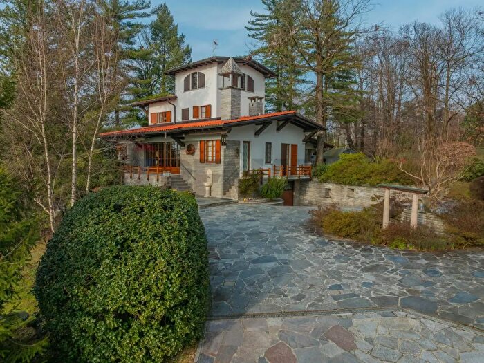 Casa con 6 locali in vendita in Via l Rossi, Sumirago