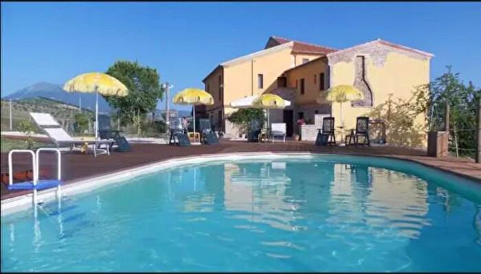 Casa con 6 locali in vendita in Via Case Sparse Boceto, Campli