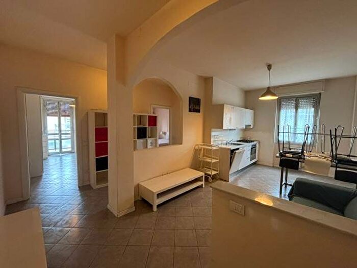 Appartamento trilocale in affitto in Via Carlo Antonio Carlone, Bande Nere, Milano