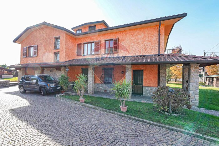 Case in Vendita e in Affitto - 2