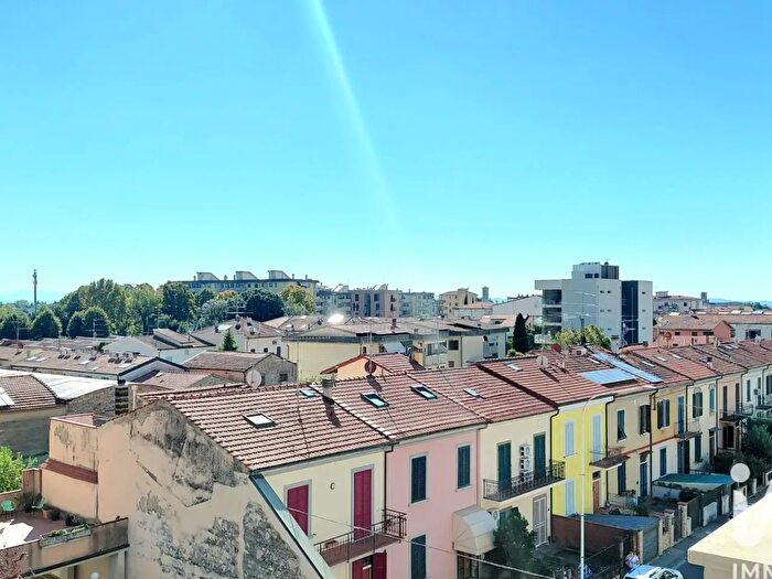 Appartamento con 7 locali in vendita in Via Rubieri, Prato