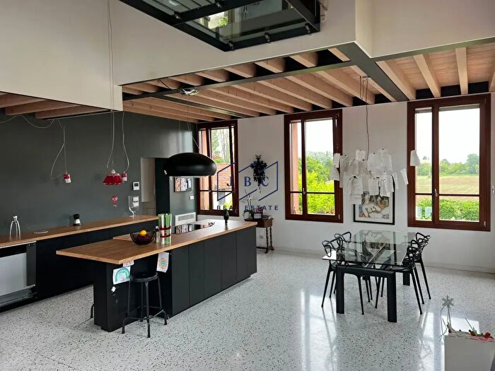 Casa con 13 locali in vendita in Portobuffole