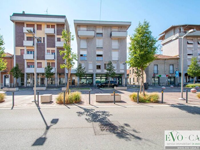 Appartamento trilocale in affitto in Piazza San Michele, Centro, Magnago