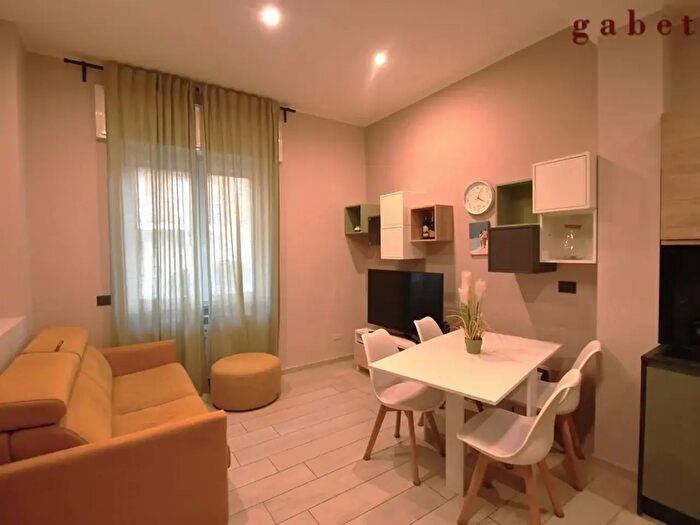 Appartamento bilocale in vendita in Via Volturno, Magenta