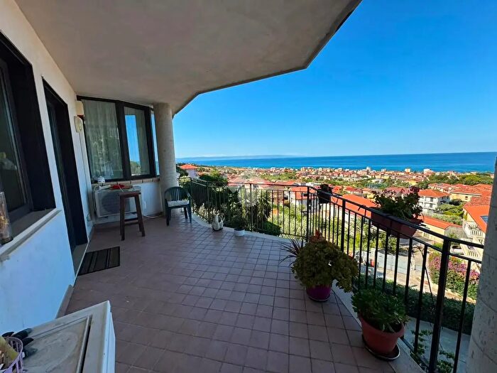 Casa quadrilocale in vendita in Via Guori, Falerna