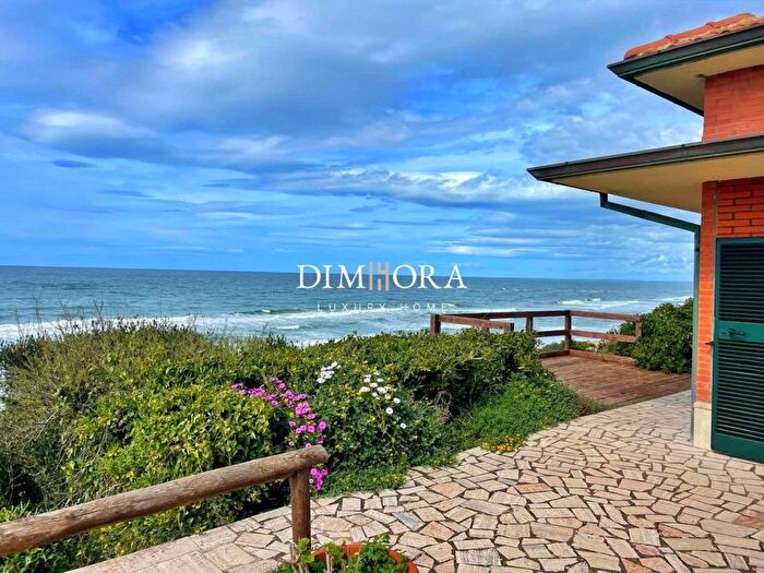 Casa con 6 locali in affitto in Strada Lungomare Pontino, Lungomare Di Sabaudia, Sabaudia