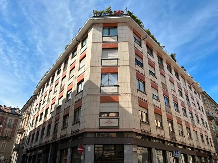 Appartamento con 6 locali in vendita in Via Silvio Pellico, Torino