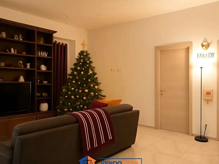 Appartamento con 5 locali in vendita in Via B Ottaviano, Savona