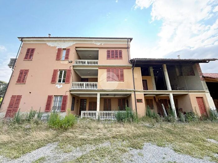 Casa con 14 locali in vendita in Via Torino, Ivrea