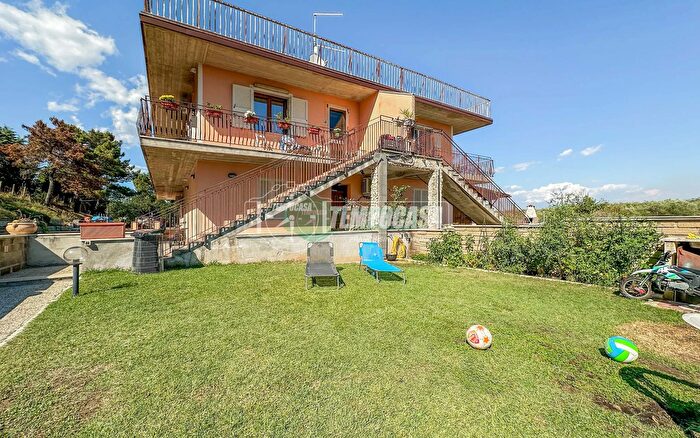 Appartamento trilocale in vendita in Via G Cusmano, Anguillara Sabazia