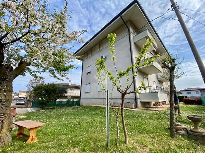 Appartamento quadrilocale in vendita in Via Dante Alighieri, Isola Vicentina