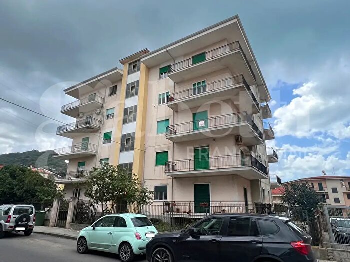 Appartamento quadrilocale in vendita in Via Lava Gaenza, Amantea