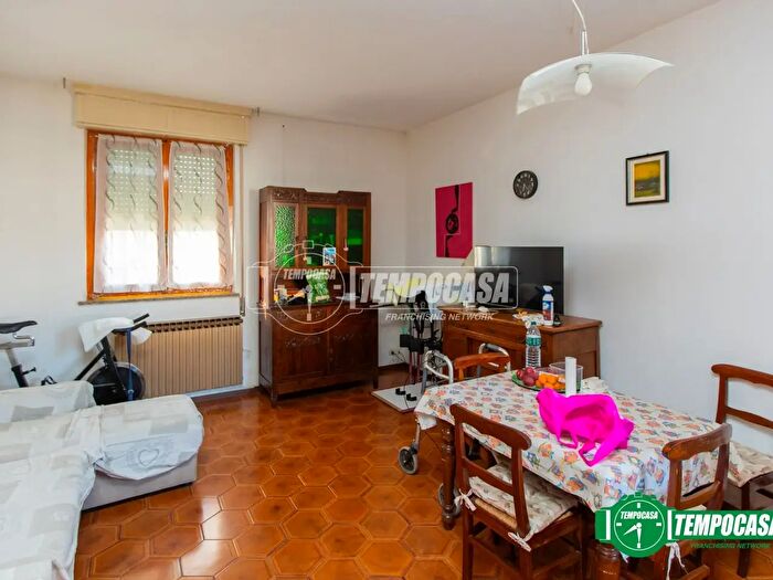 Appartamento trilocale in vendita in Via Magistrini, Momo