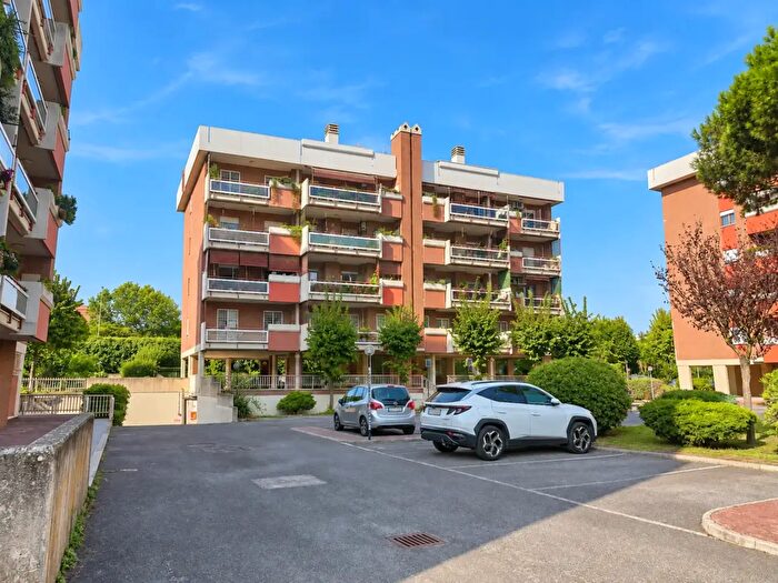Appartamento quadrilocale in vendita in Via del Poggio di Acilia, Roma
