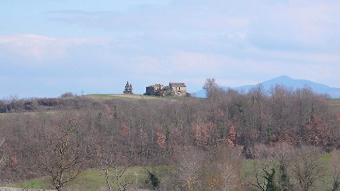 Casa con 13 locali in vendita in Sorano
