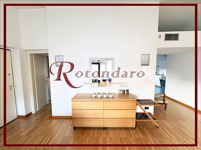 Appartamento trilocale in affitto in Ripa di Porta Ticinese, Navigli Darsena, Milano