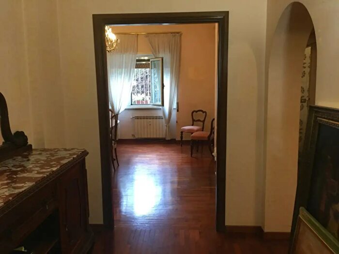 Appartamento trilocale in vendita in Via della Marsica, Roma