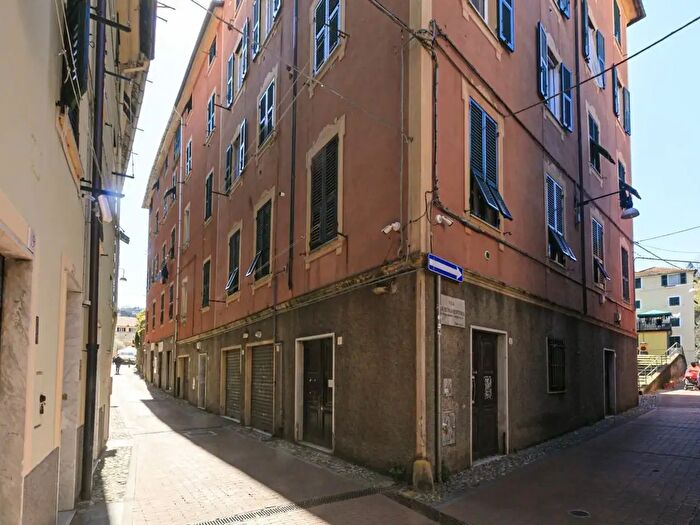 Appartamento trilocale in vendita in Via Beata Chiara, Genova