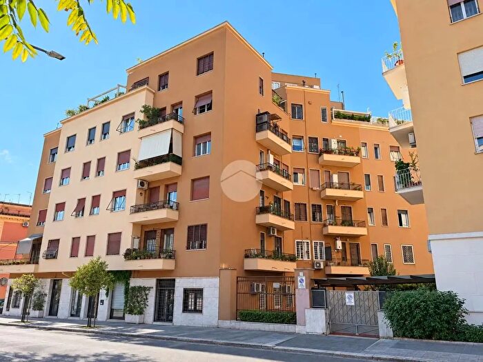 Appartamento trilocale in affitto in Viale di Villa Pamphili, Roma