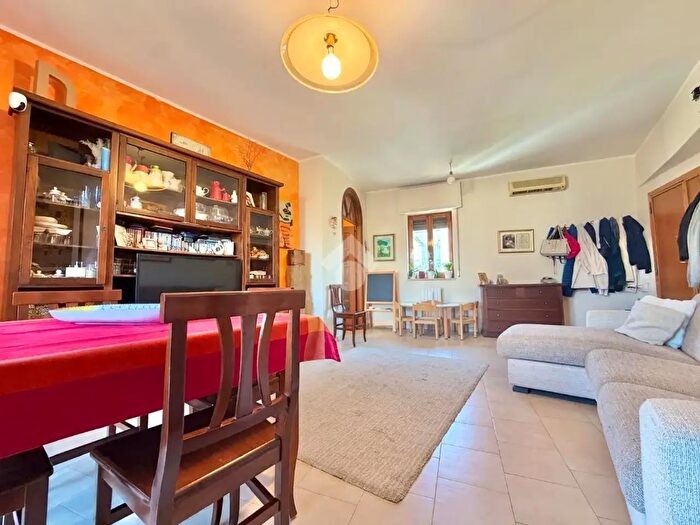 Appartamento quadrilocale in vendita in Via Oberdan, Triggiano