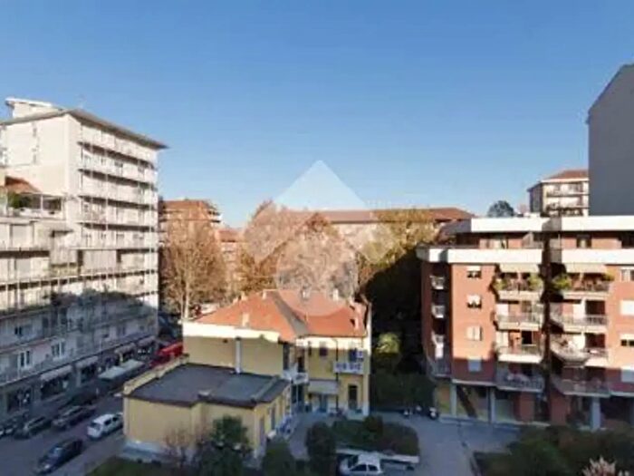 Appartamento trilocale in vendita in Via SantAmbrogio, Torino