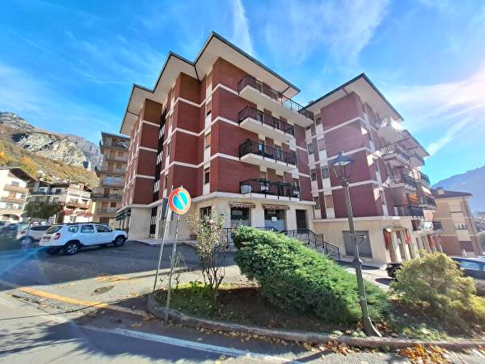 Appartamento trilocale in vendita in Via Tour De Grange, Chatillon