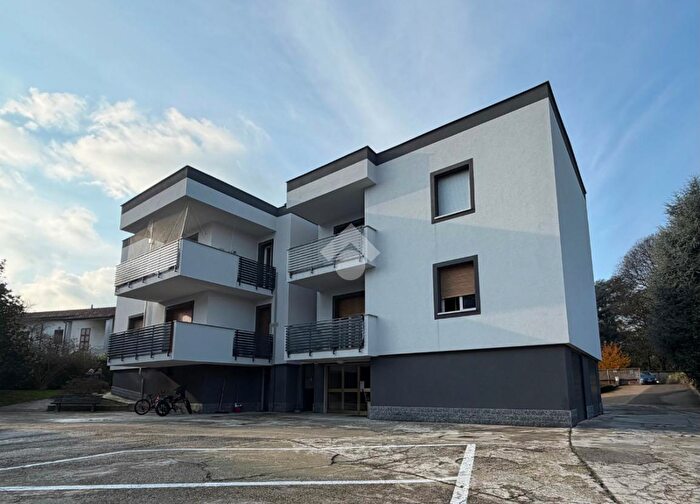 Appartamento trilocale in vendita in Via Pasubio, Pessano Con Bornago