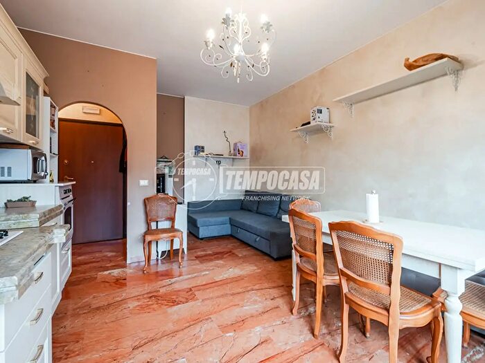 Appartamento trilocale in vendita in Via Plezzo, Milano