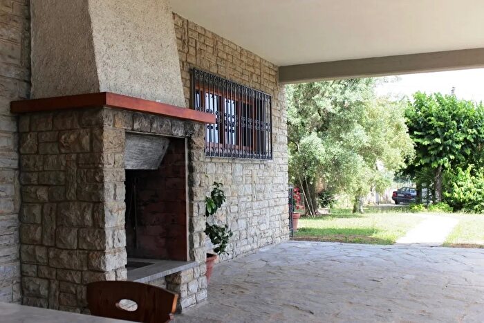 Casa quadrilocale in vendita in Pietrasanta